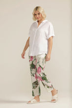 Load image into Gallery viewer, Goondiwindi - Cuffed Short Sleeve Linen Shirt - White
